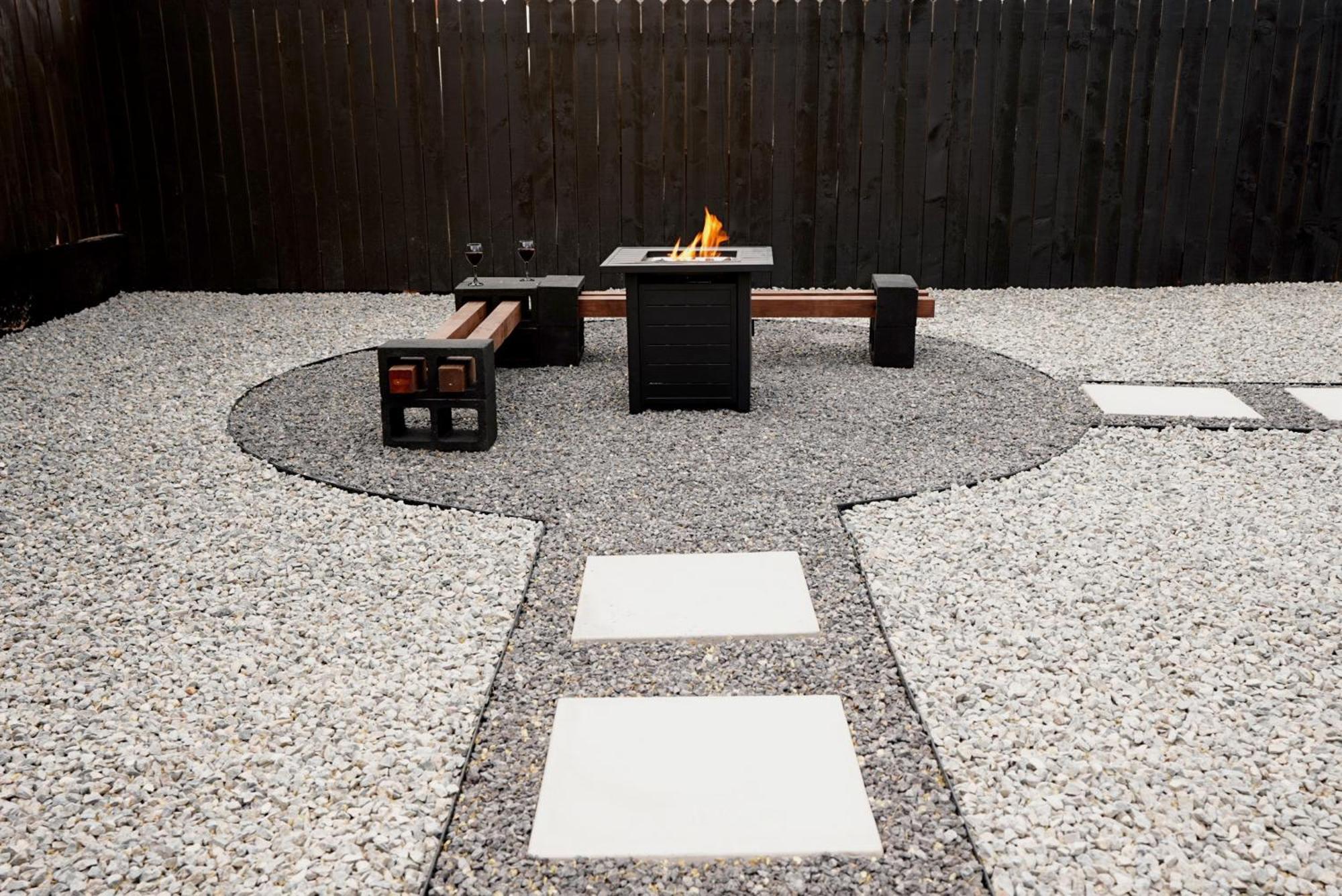 Centrally Located! Remodeled! Huge Backyard! The White House ألباكركي المظهر الخارجي الصورة