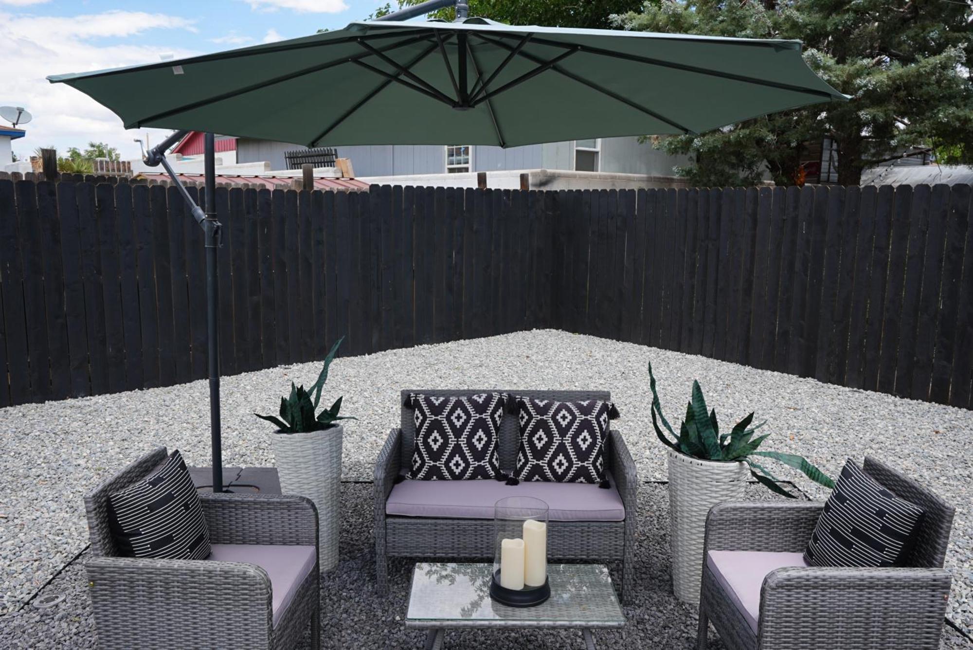 Centrally Located! Remodeled! Huge Backyard! The White House ألباكركي المظهر الخارجي الصورة